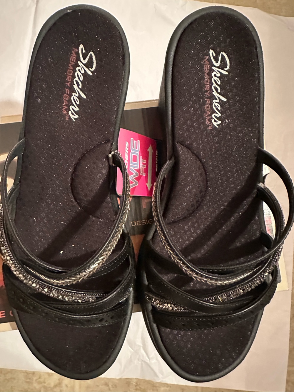 NWT - Skechers Black/Silver Metallic-Strap -Size 10-Wide Fit Sandals